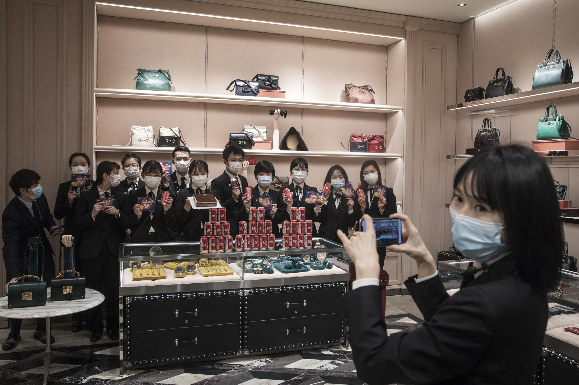 Уніформа персоналу бутика Gucci
