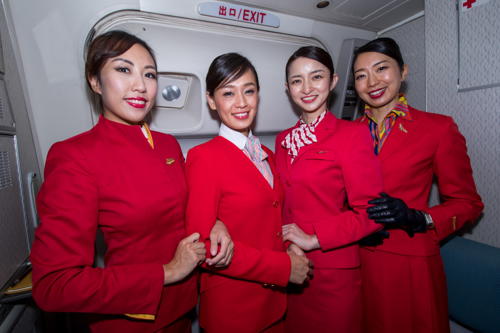 Корпоративна уніформа бортпровідників Cathay Airways