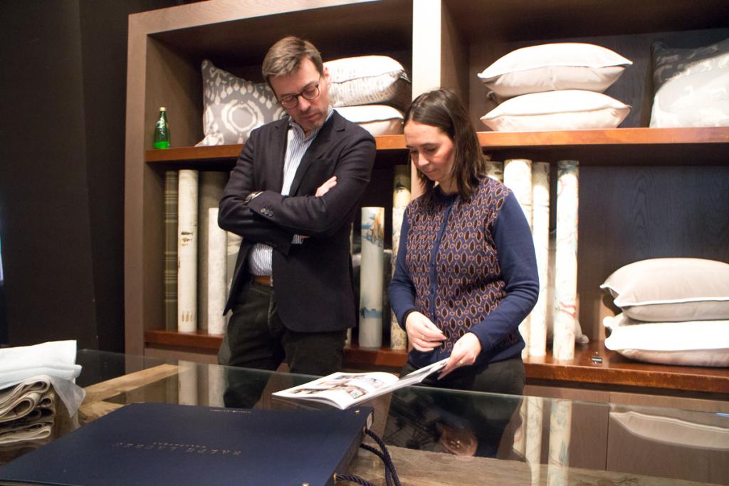Персонал магазину Ralph Lauren та його уніформа