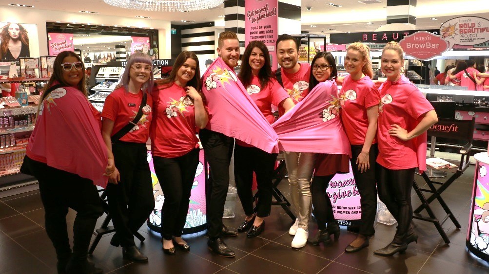 Уніформа співробітників компанії Benefit Cosmetics