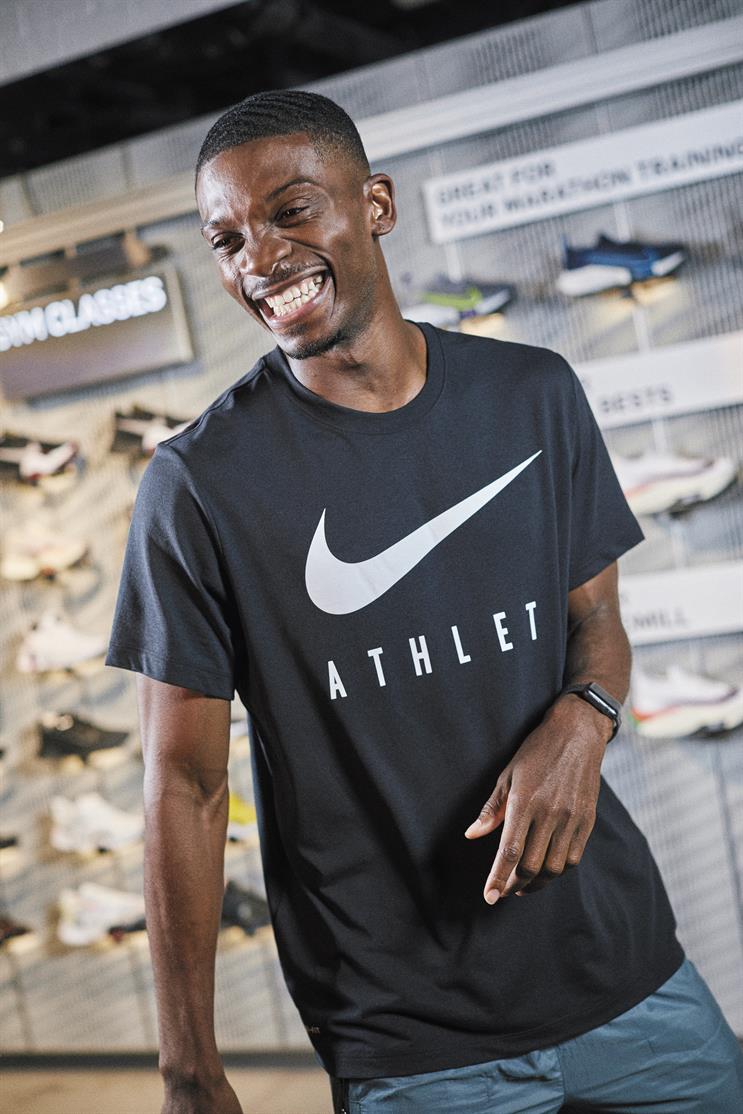 Уніформа персоналу магазину Nike