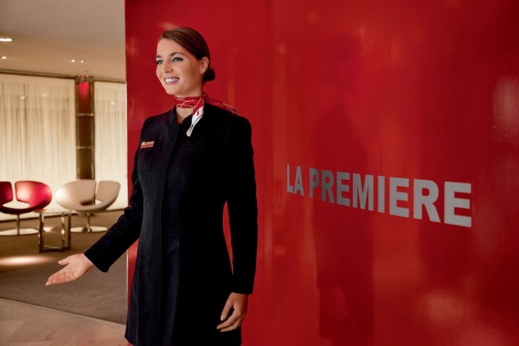 Уніформа стюардеси авіакомпанії Air France яка вважається найвишуканішою унформою в цій індустрії