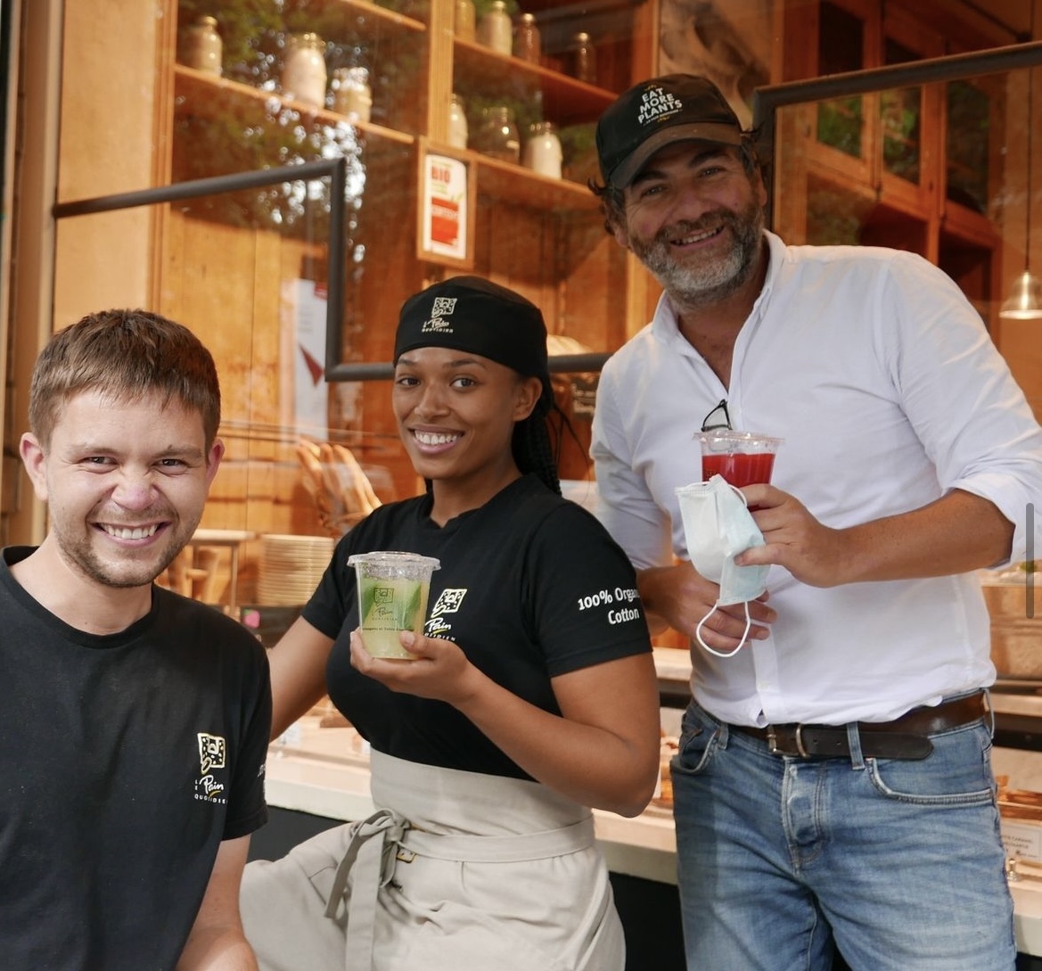 Уніформа співробітників компанії Le Pain Quotidien