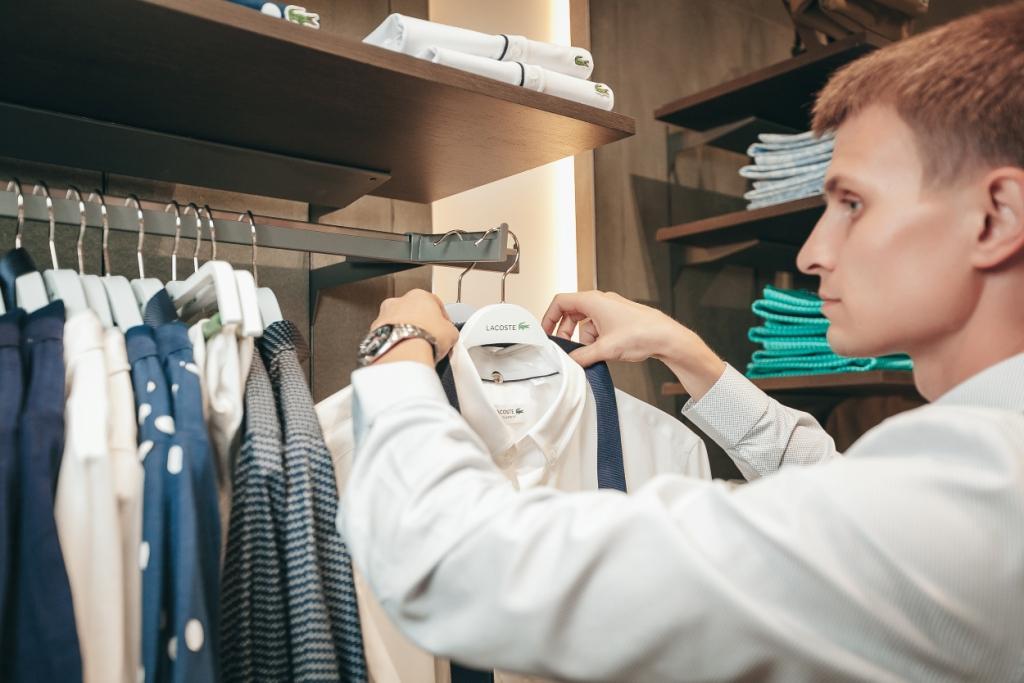 Уніформа співробітників компанії Lacoste