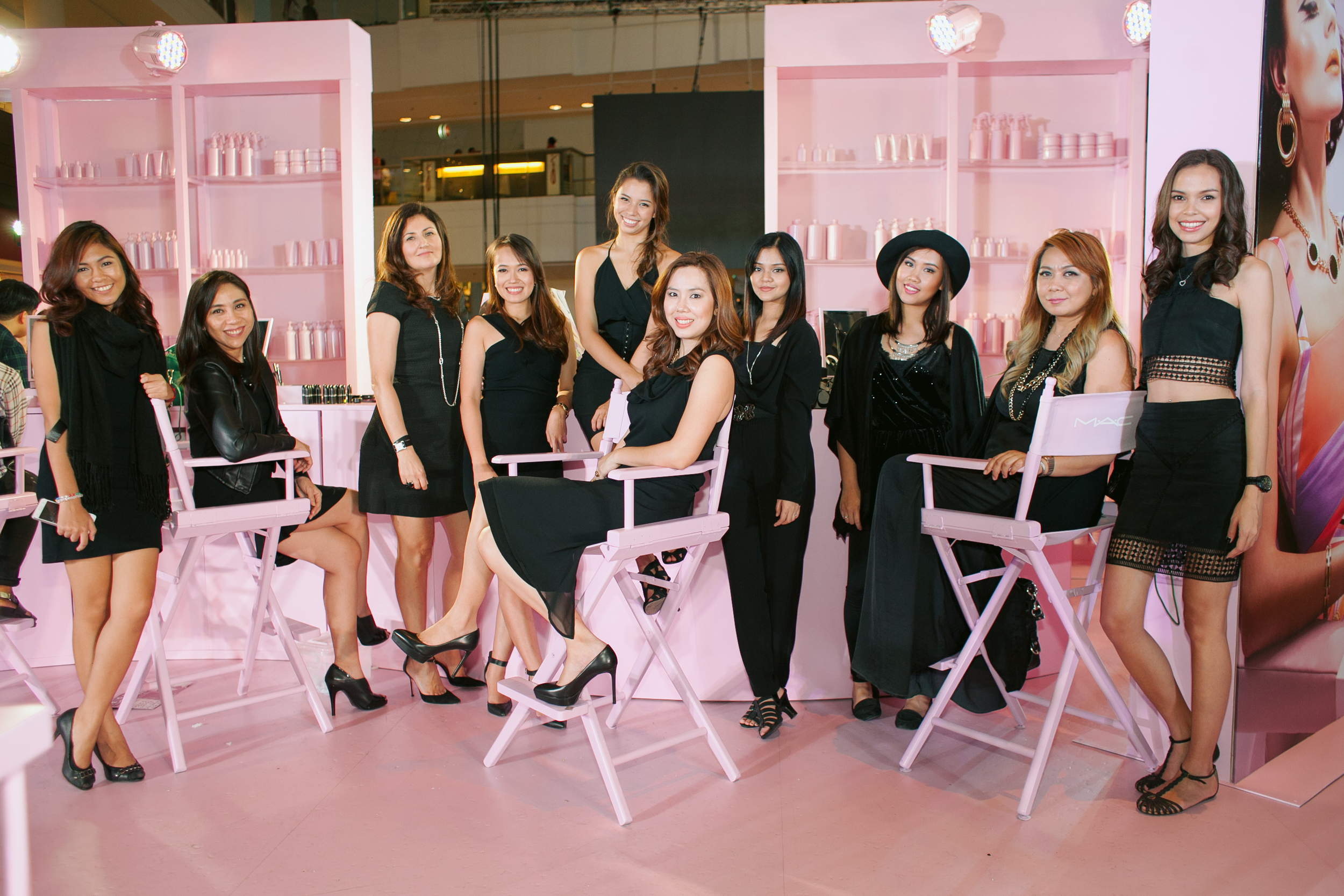 Корпоративна уніформа робітників MAC Cosmetics