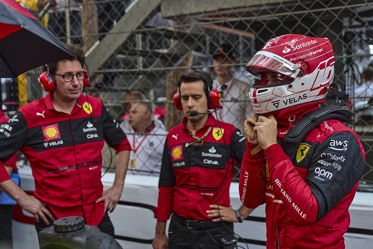 Уніформа робітників команди Ferrari