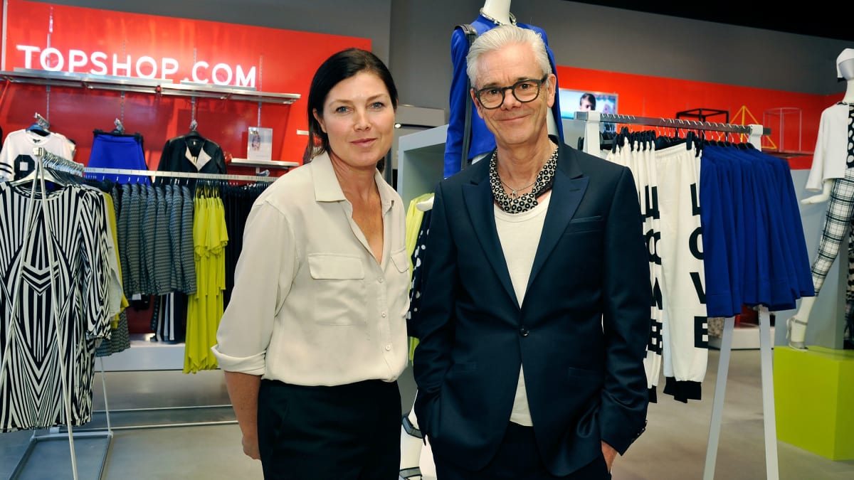 Робітники компанії Topshop та їх корпоративна уніформа