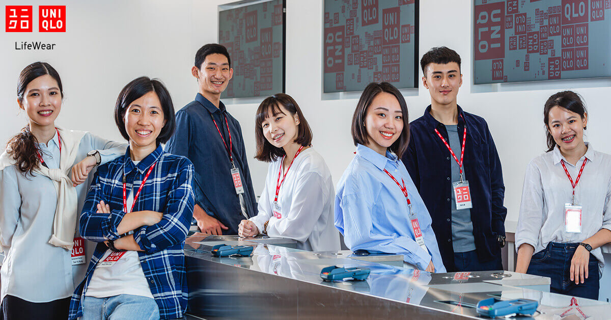 Корпоративна уніформа співробітників компанії Uniqlo